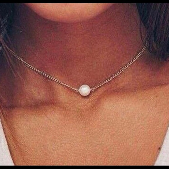 Jewelry - Simplistic Pearl Necklace